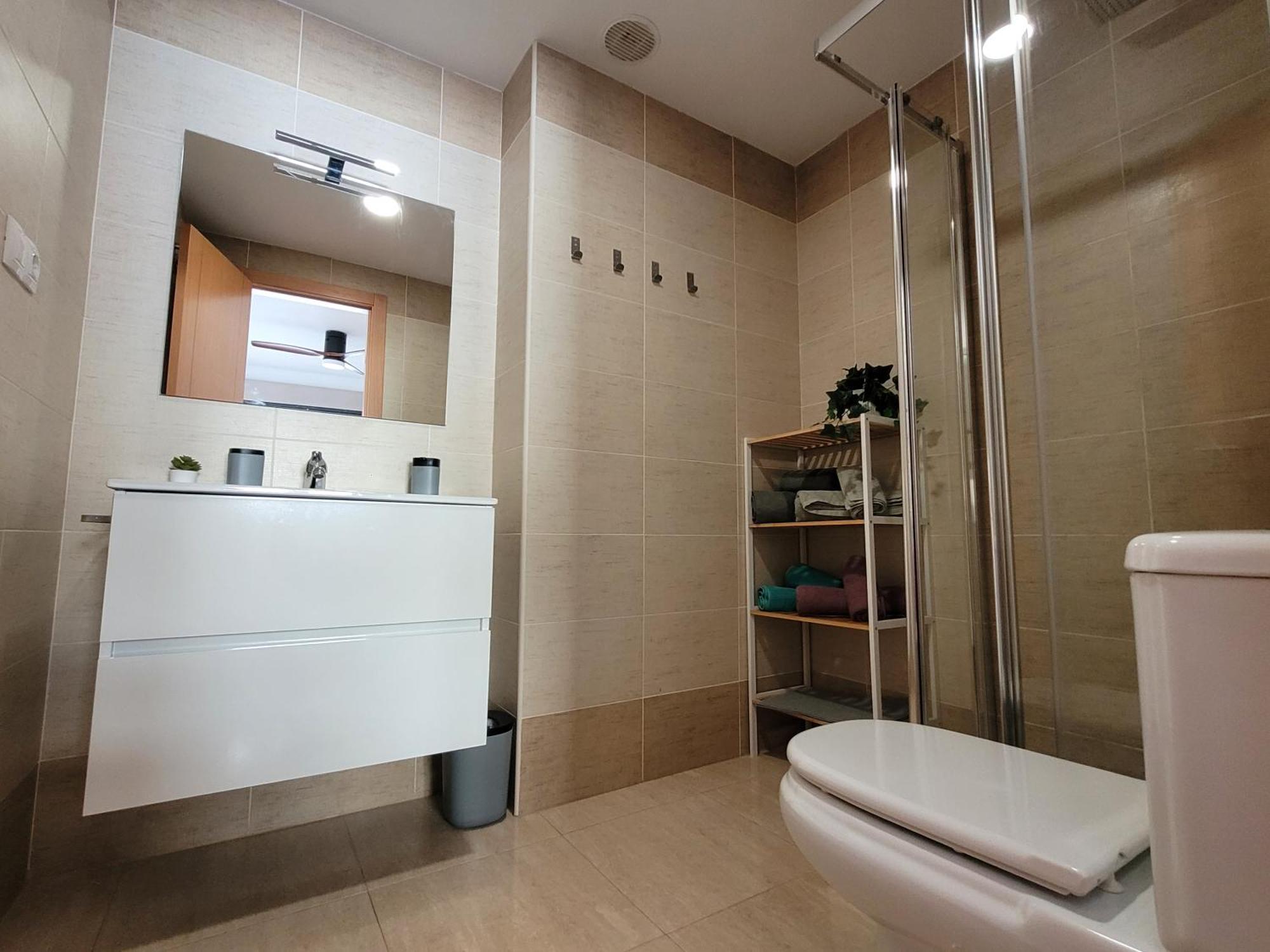 Elegante Piso Con Terraza, Garaje, Piscina Y Ac